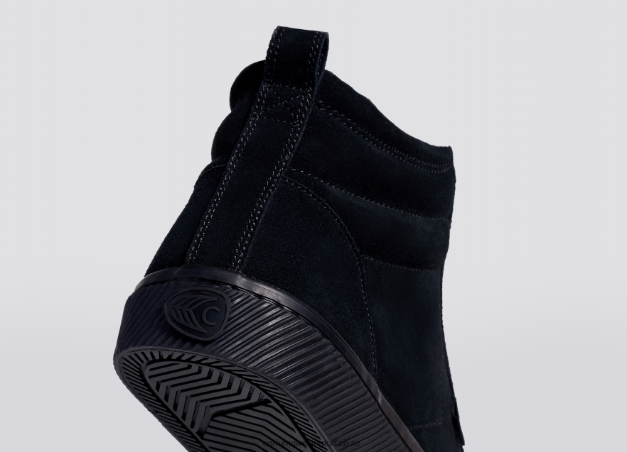 Men Cariuma All Black Suede TZ68P268