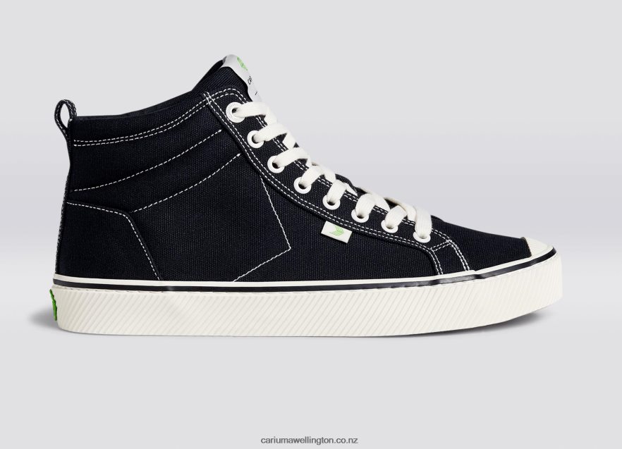 Men Cariuma Black Contrast Stripe Canvas TZ68P256