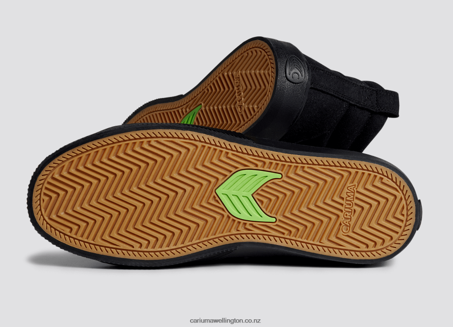 Men Cariuma Therma All Black Suede TZ68P270