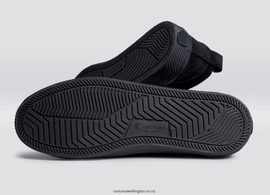Men Cariuma All Black Suede TZ68P235