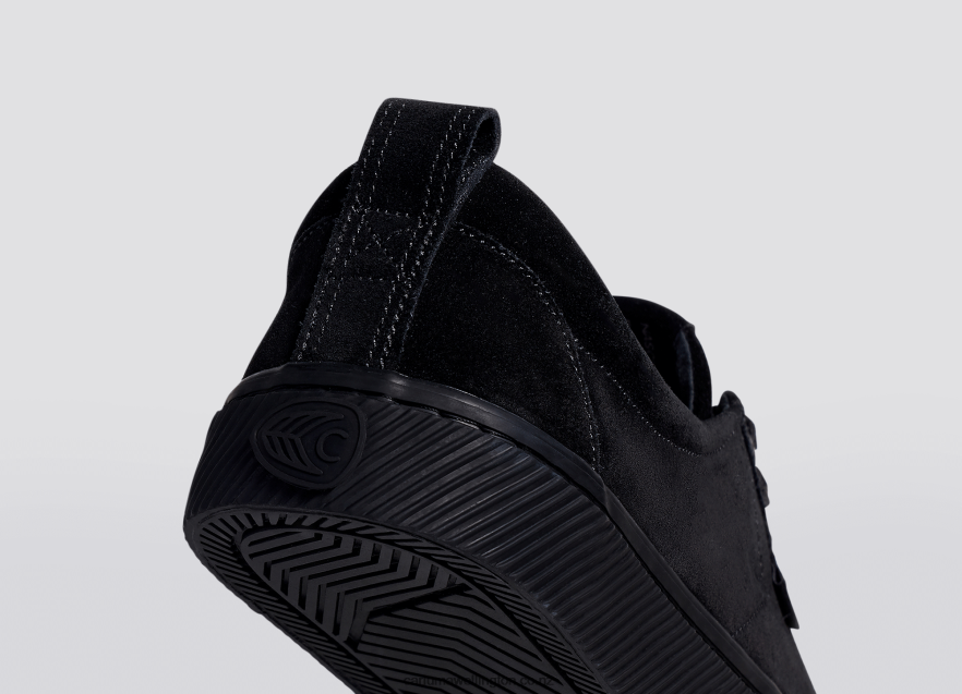 Men Cariuma All Black Suede TZ68P235