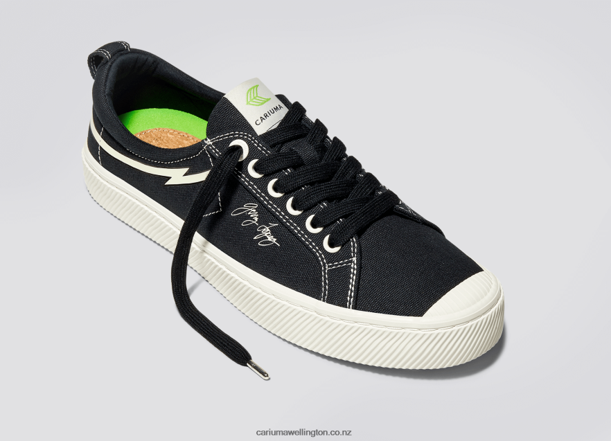 Men Cariuma Gerry Lopez Black Canvas TZ68P290