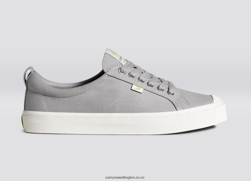 Men Cariuma Light Grey Canvas TZ68P225