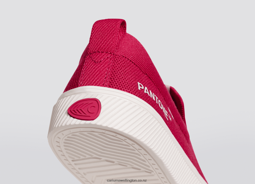 Women Cariuma Pantone Viva Magenta Knit TZ68P2296