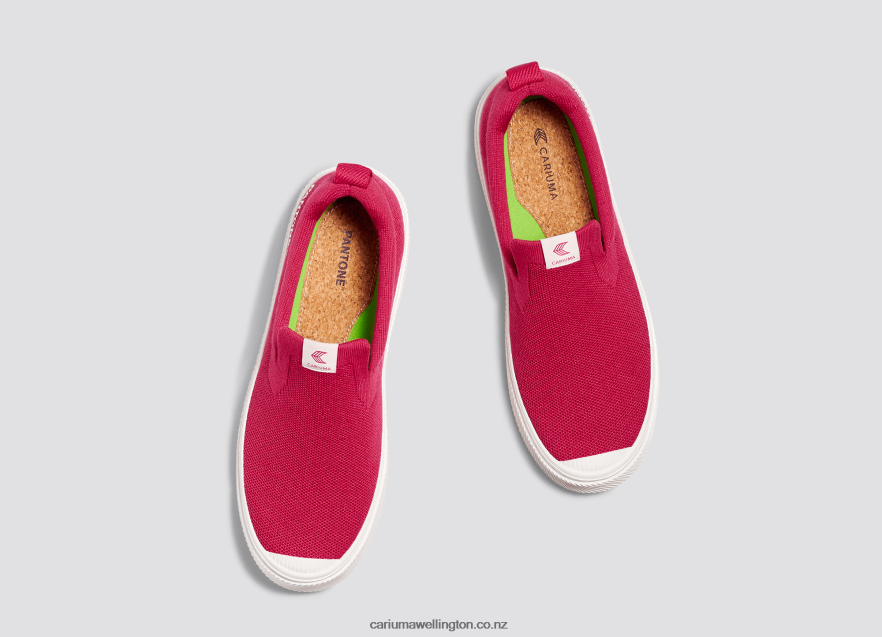 Women Cariuma Pantone Viva Magenta Knit TZ68P2296