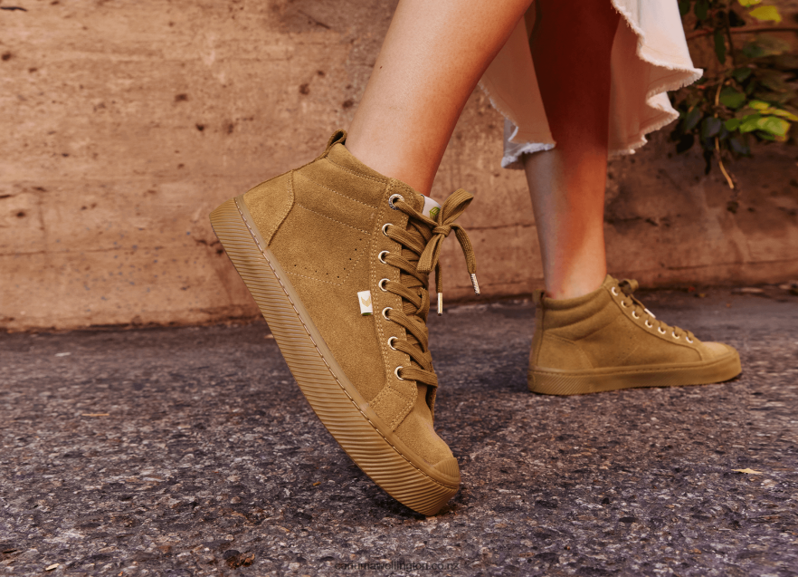 Women Cariuma All Camel Suede TZ68P2284