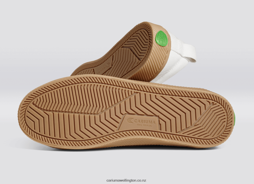 Women Cariuma Off-White Gum Canvas TZ68P2250