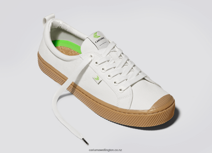 Women Cariuma Off-White Gum Canvas TZ68P2250