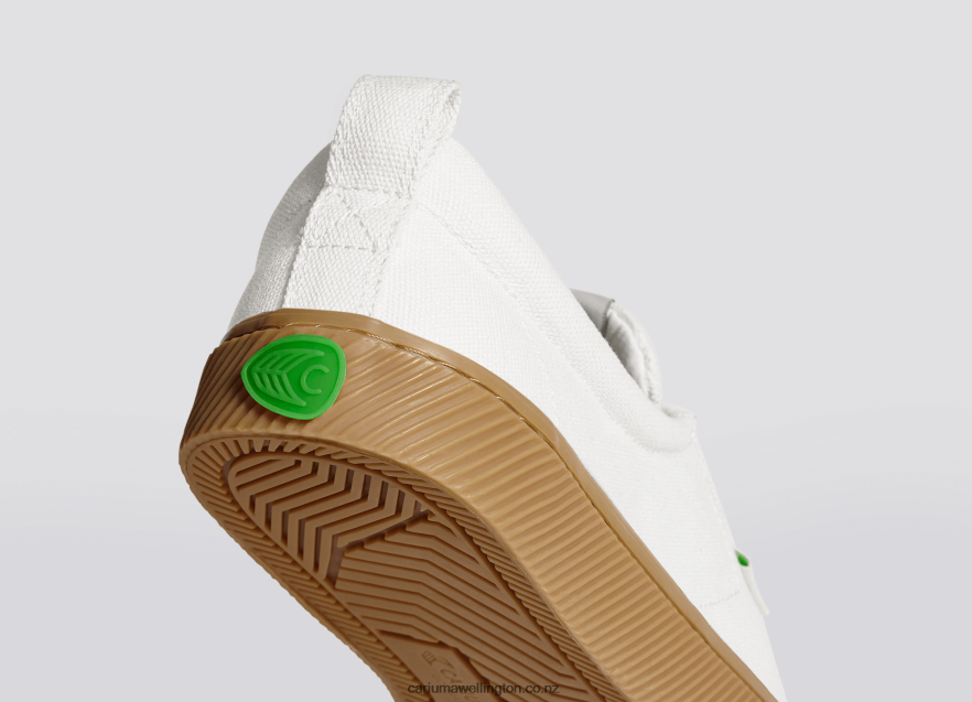 Women Cariuma Off-White Gum Canvas TZ68P2250